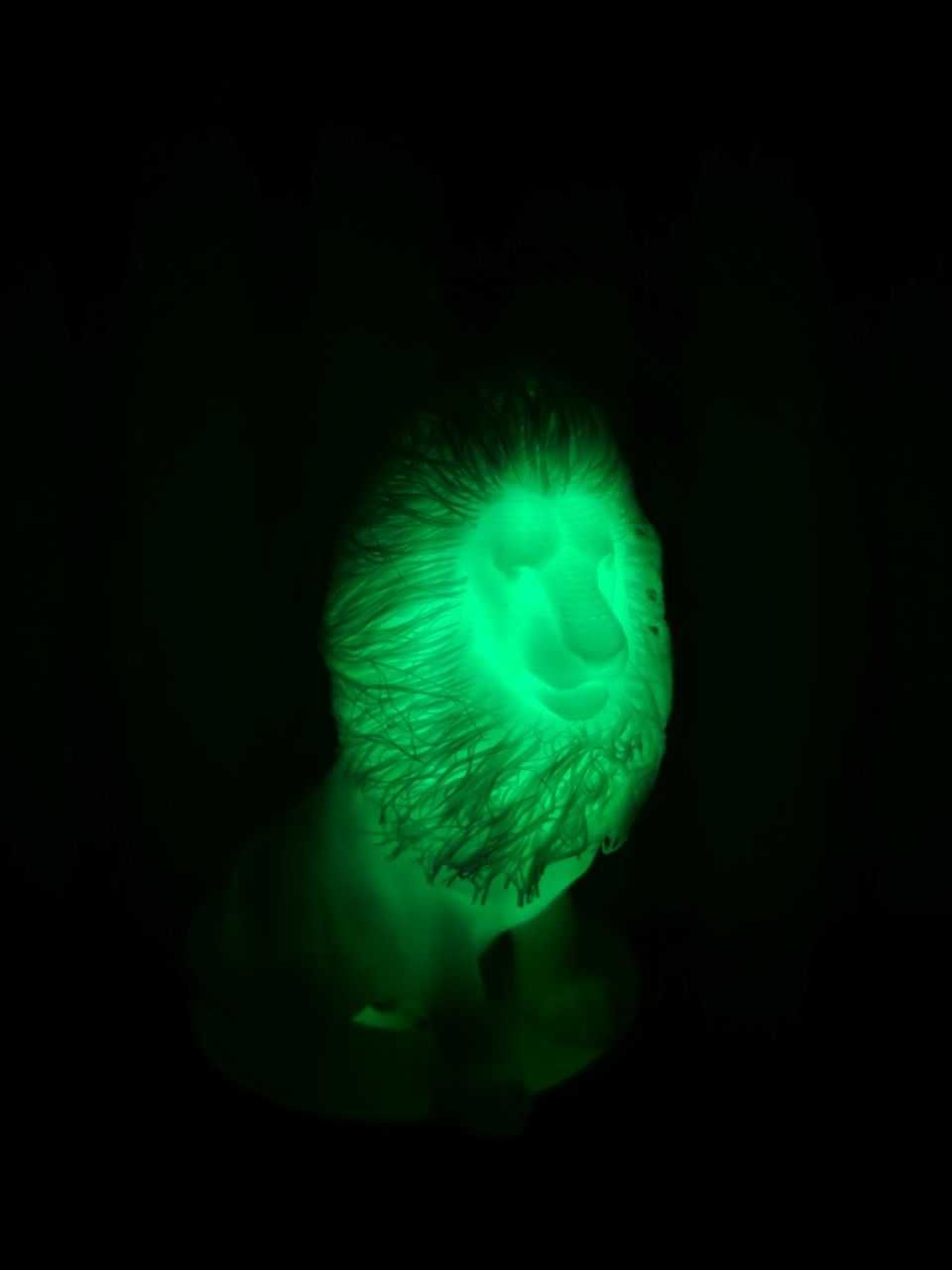 Leão luminescente c/ luz RGB
