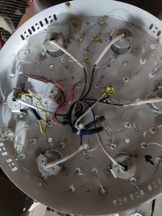 Люстра,діаметр кола 40.