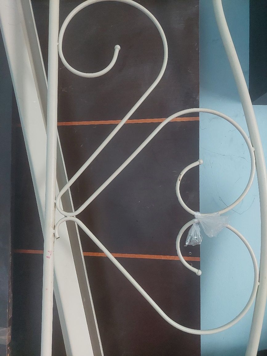 Rama łóżka młodzieżowego Ringe 90x200 biel stal