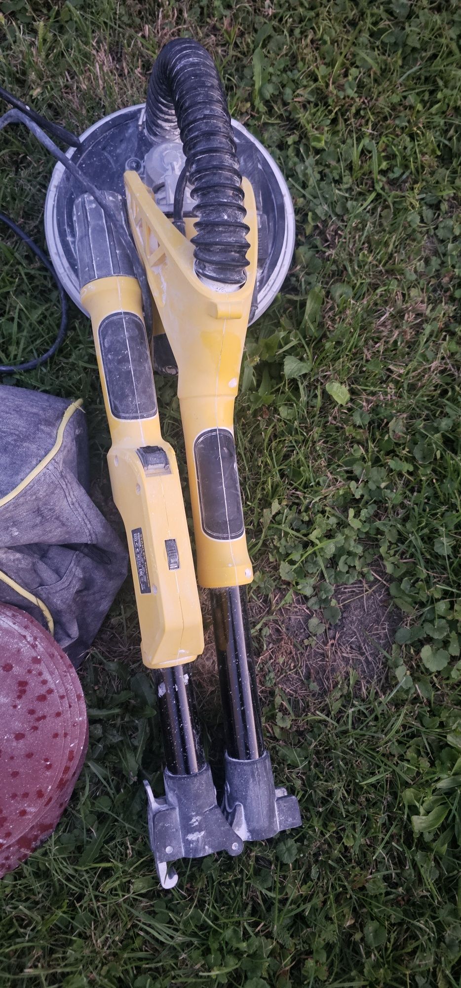 Żyrafa szlifierka do gipsu ścian i sufitów 750W, 225mm, LED 360°