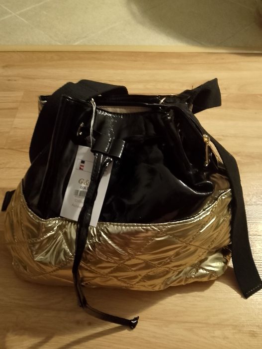 Nowa pikowana torebka czarno-zlota  typu worek