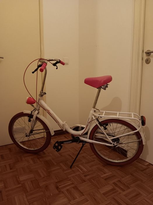 Bicicleta desdobrável. Com farol frente e trás