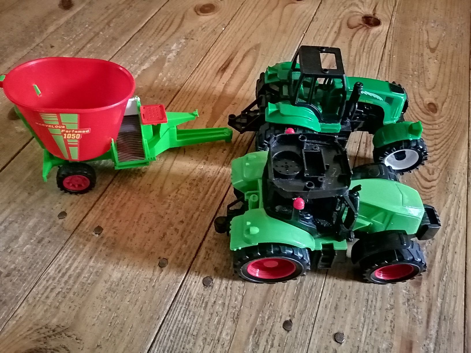 Traktor traktory z przyczepą