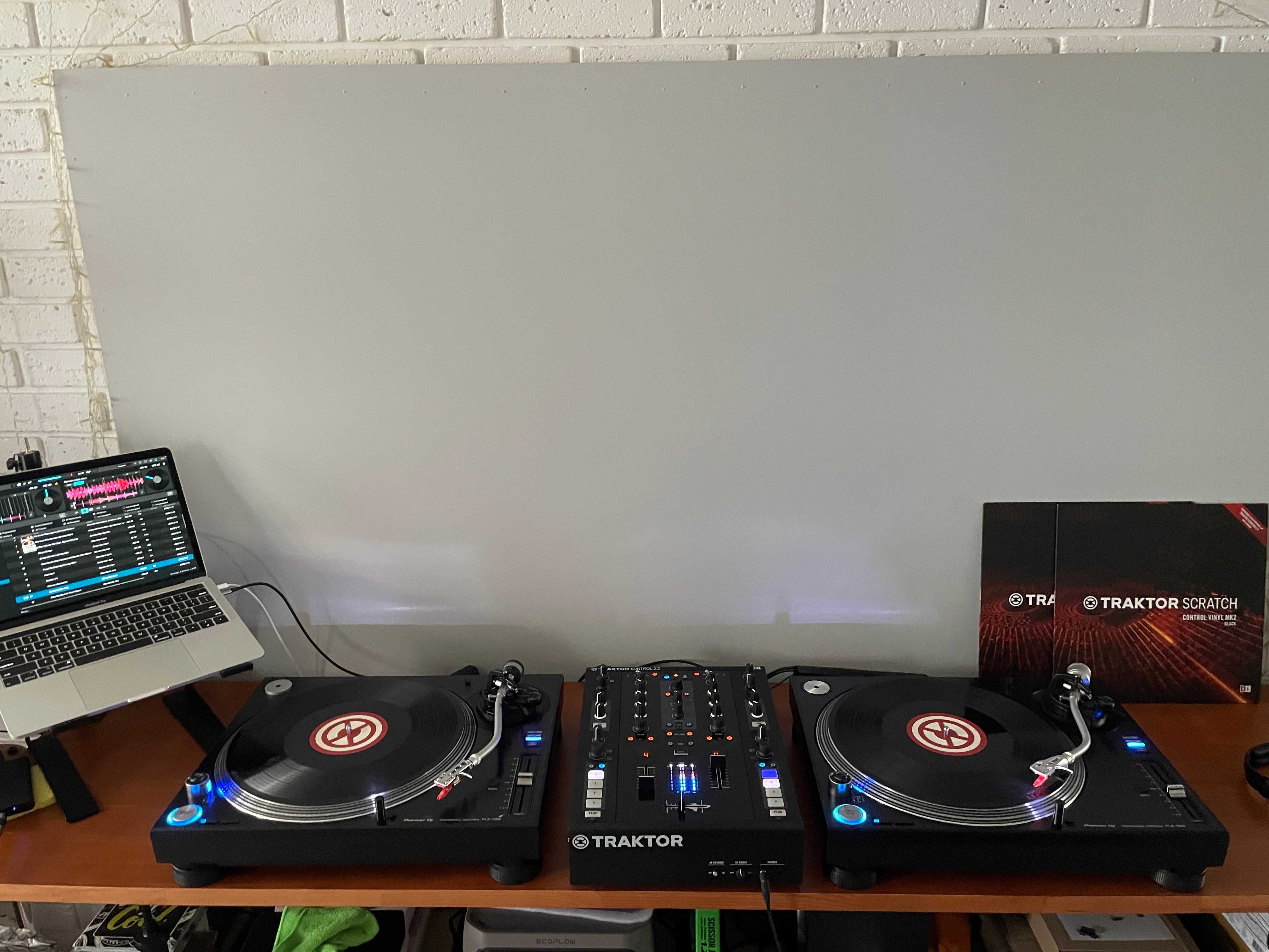 Native Instruments Traktor Kontrol Z2 + Decksaver