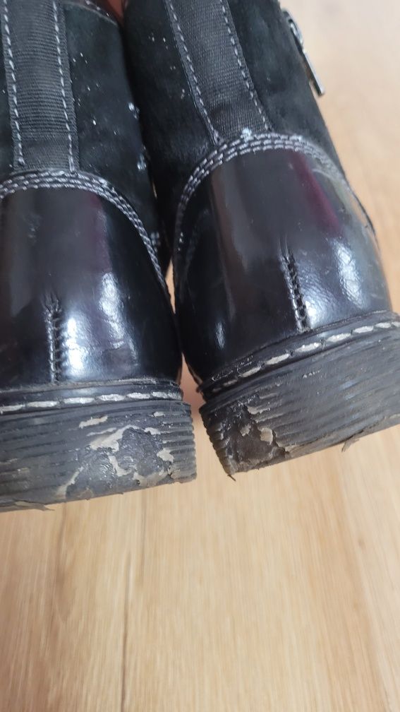 Botki sznurowane lakierowane Lasocki 26