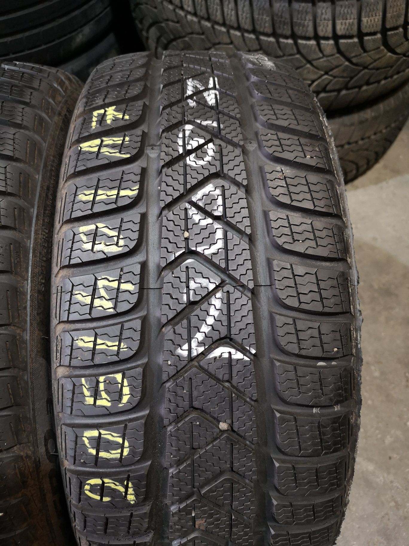 Opony zimowe 205/40/17 Pirelli 4szt 6,7mm 2018r