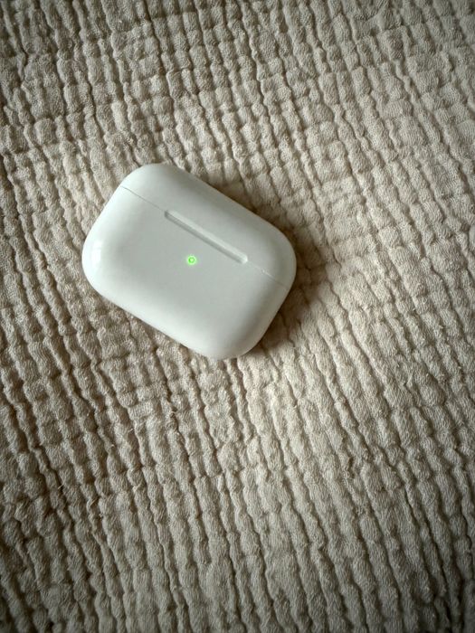 Продам лівий навушник+кейс AirPods Pro оригінал