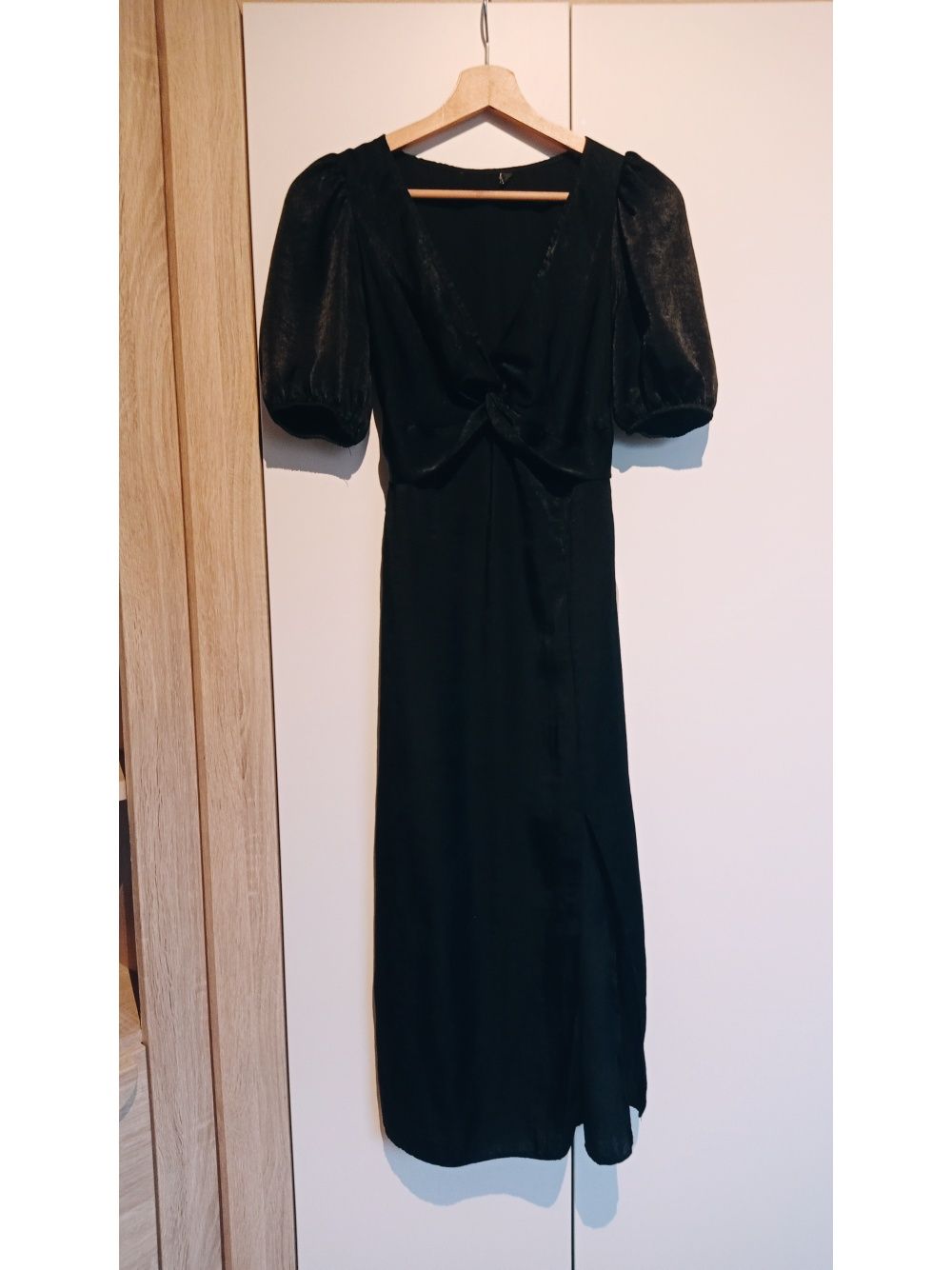 ASOS / Czarna sukienka vneck z rozcięciem na nodze / XS 34
