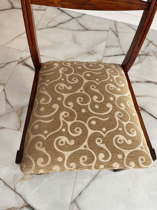 Крісла обідні, крісла кухонні. Стілець на ножках . Деревʼяні стільці