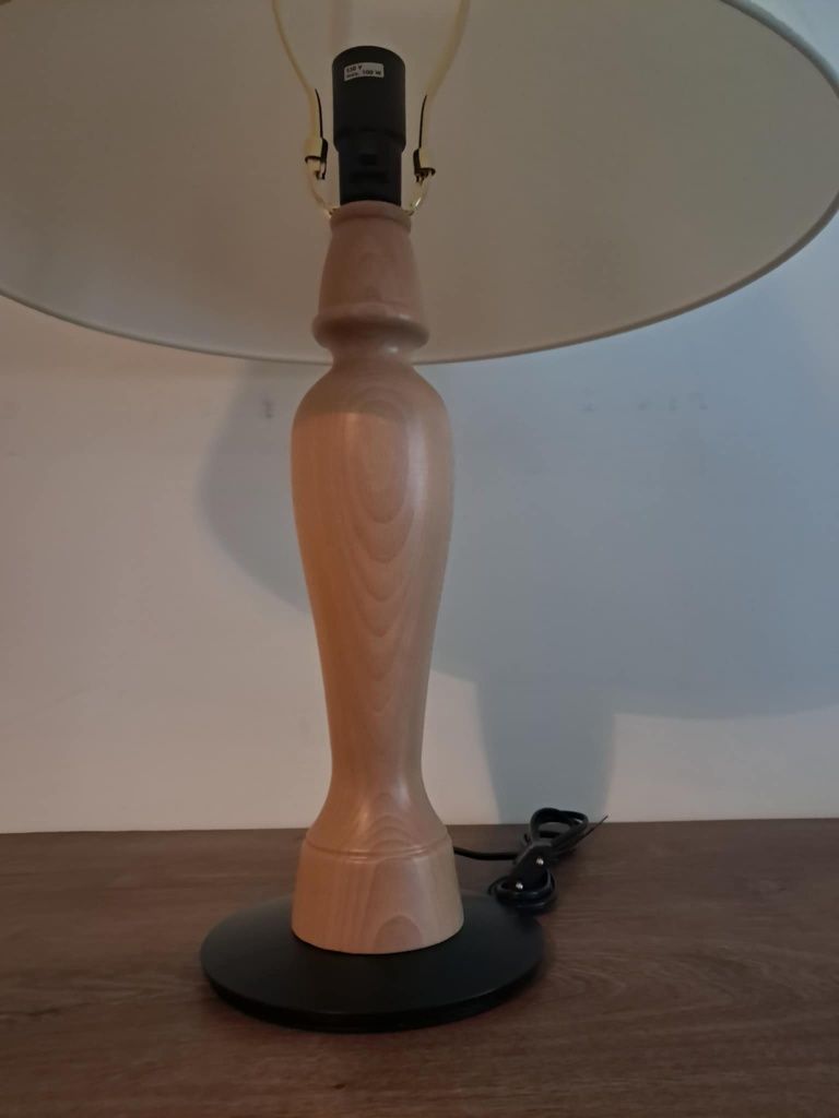 Lampka nocna lub na komodę