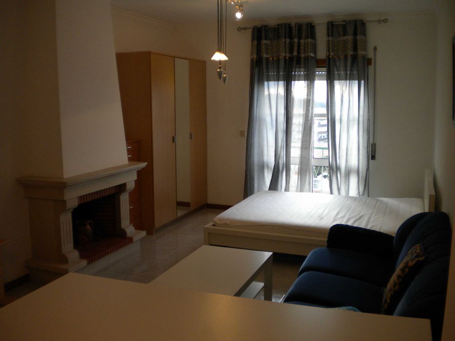 Celas Coimbra - Quarto espaçoso para estud. ou trab. (fem.)