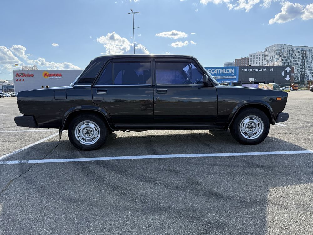 Автомобіль ВАЗ 21070