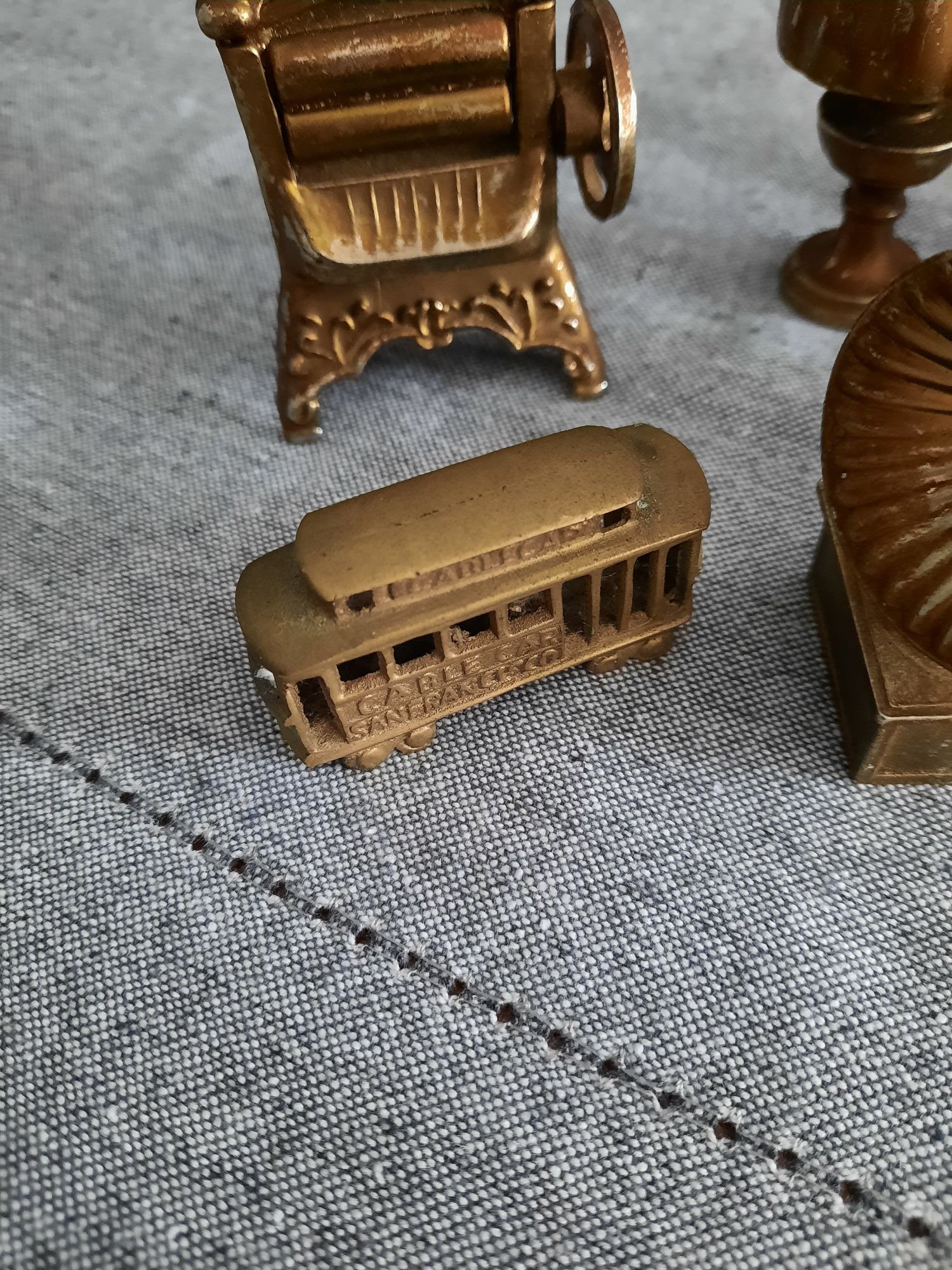 Miniatury mosiężne Zegar Gramofon Tramwaj Lampa itp/Made in England