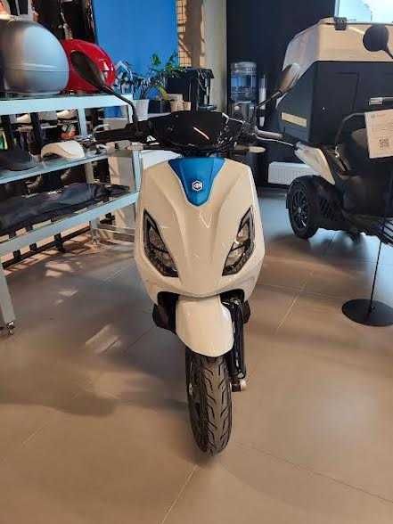 NOWY z salonu elektryczny skuter Piaggio 1 Active