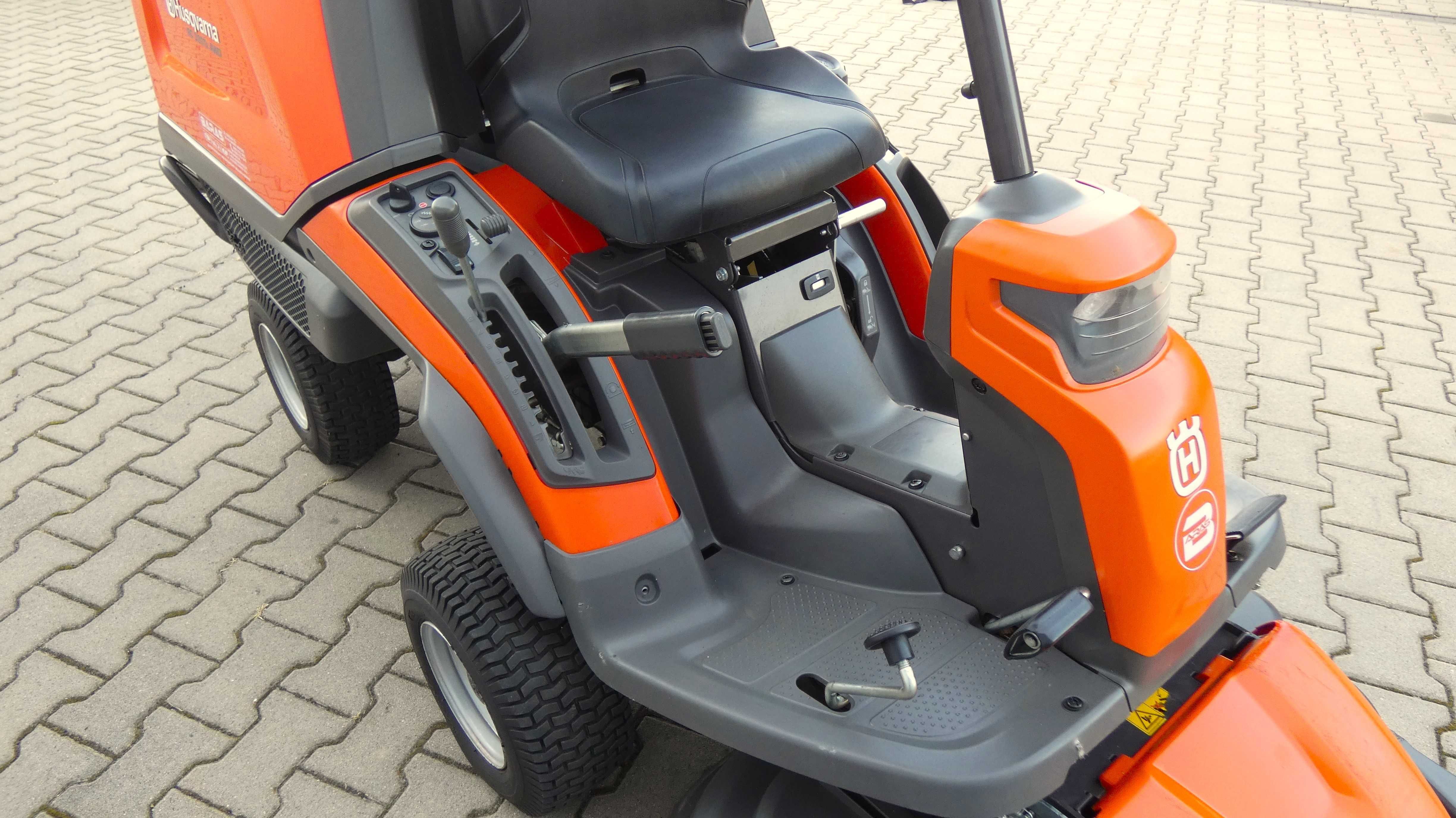 Traktor kosiarka Husqvarna RC320Ts AWD B&S 2 Cylindry (050901.4) Baras