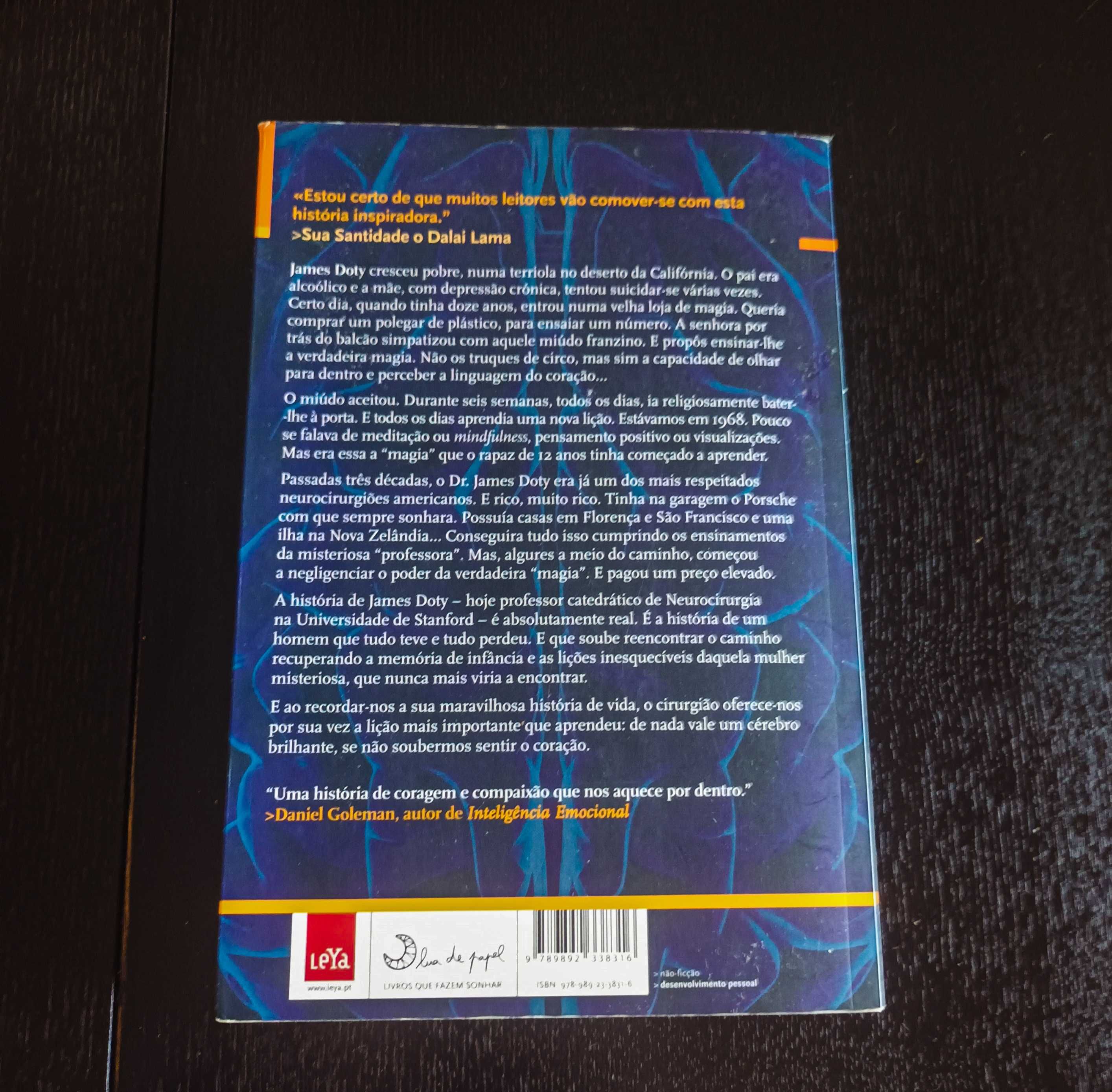 Livro "Dentro da Loja Mágica"