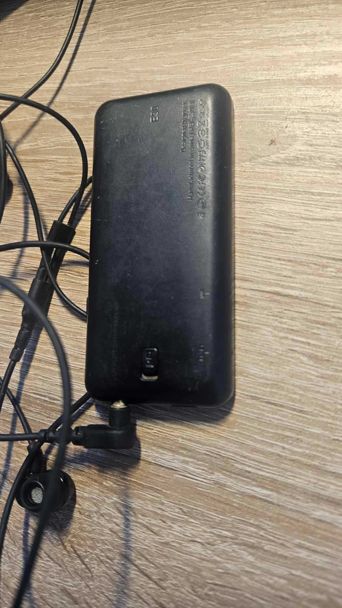 iriver e30 4GB + sluchawki SoundMAGIC PL30+