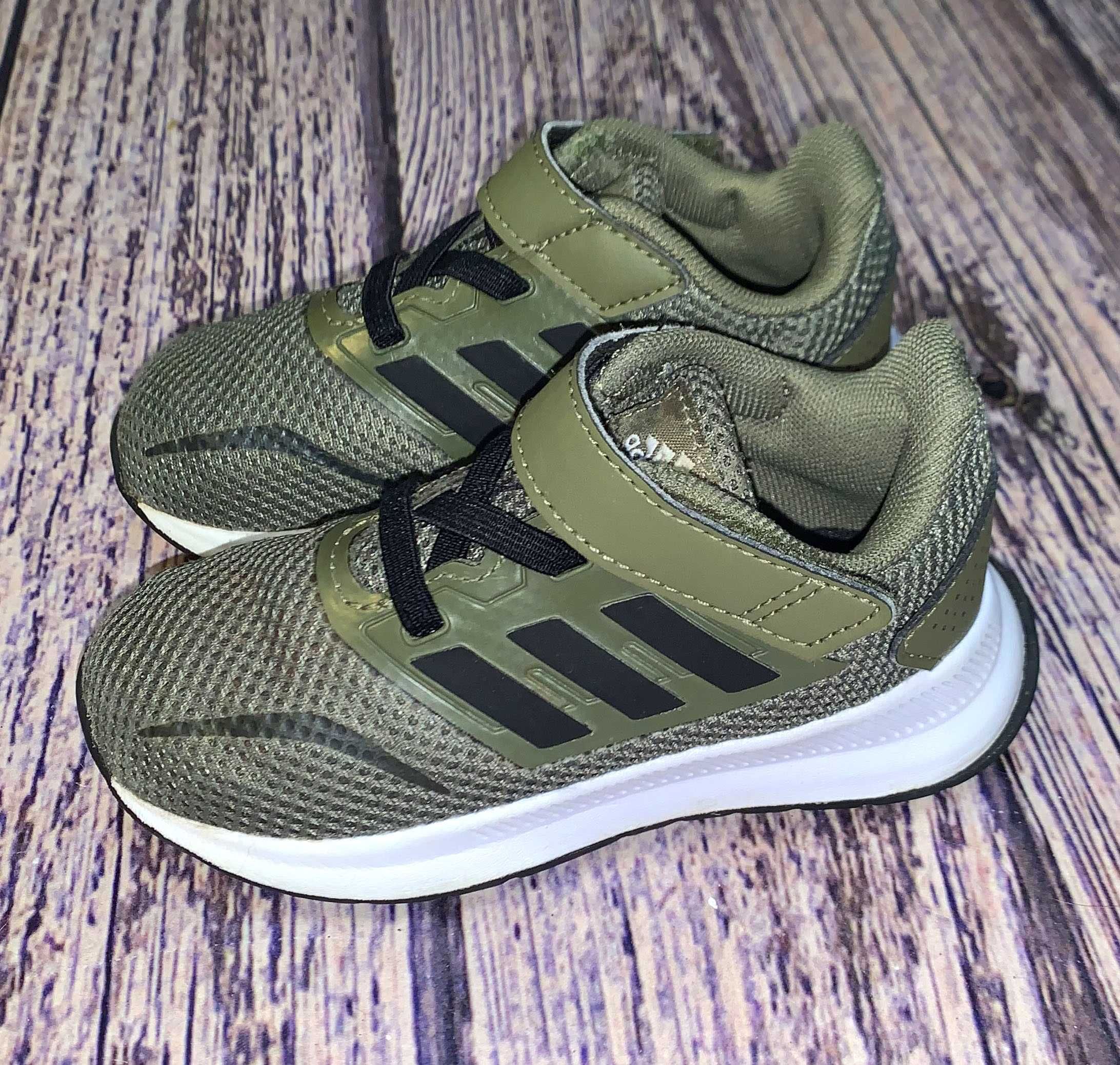 Кроссовки Adidas для ребенка, размер 26 (15 см)
