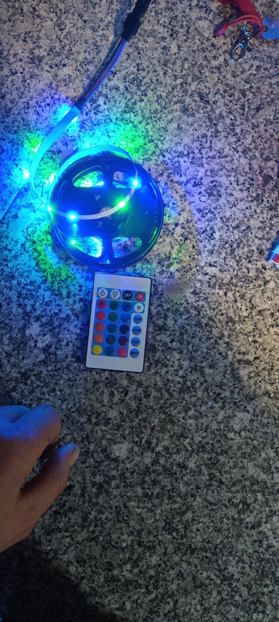 Vendo led rgb 2metros com comando a distancia, usado em tv's moveis