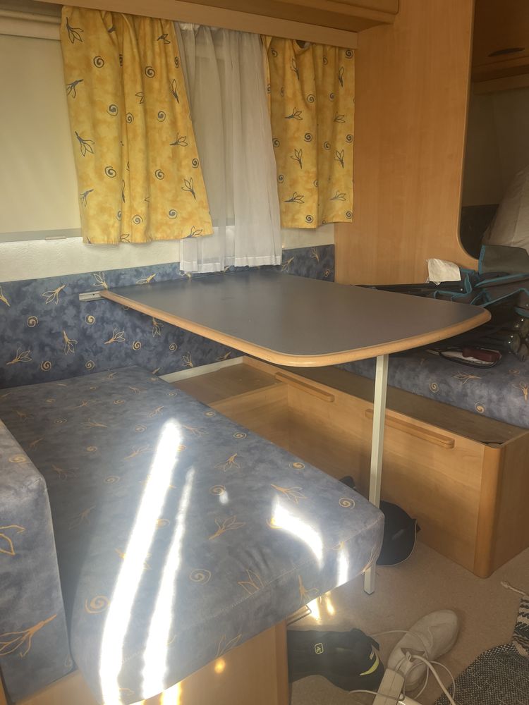 Vendo caravana Caravelair de 2002 em otimo estado. Tem wc com cassete