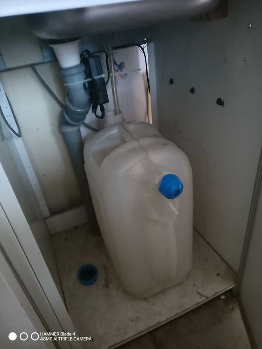 Barak budowlany samojezdny 8 osobowy z wyposażeniem