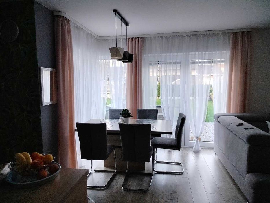 Dwie półzaciemniające gotowe zasłony pudrowy róż żabki 145 cm x 250