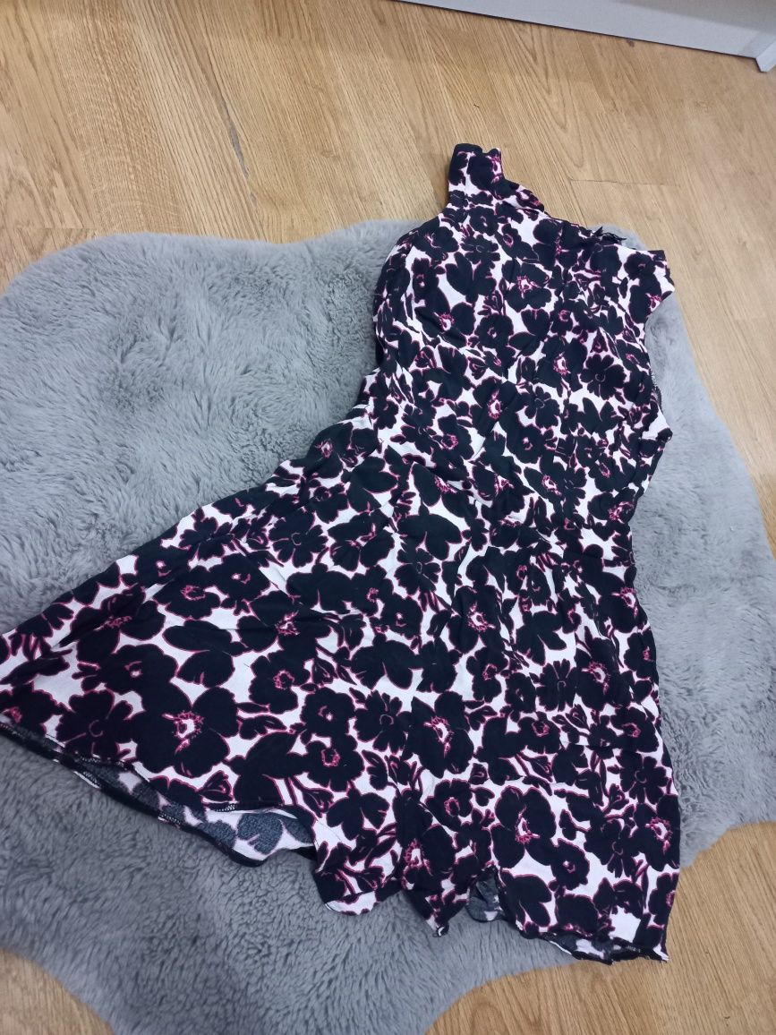 Primark czarny kombinezon w kwiatki XS/S