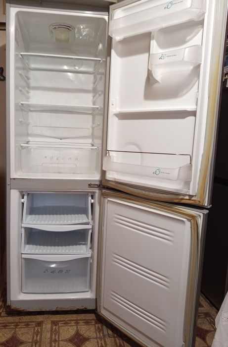 Холодильник Samsung RL28FBSW/SI