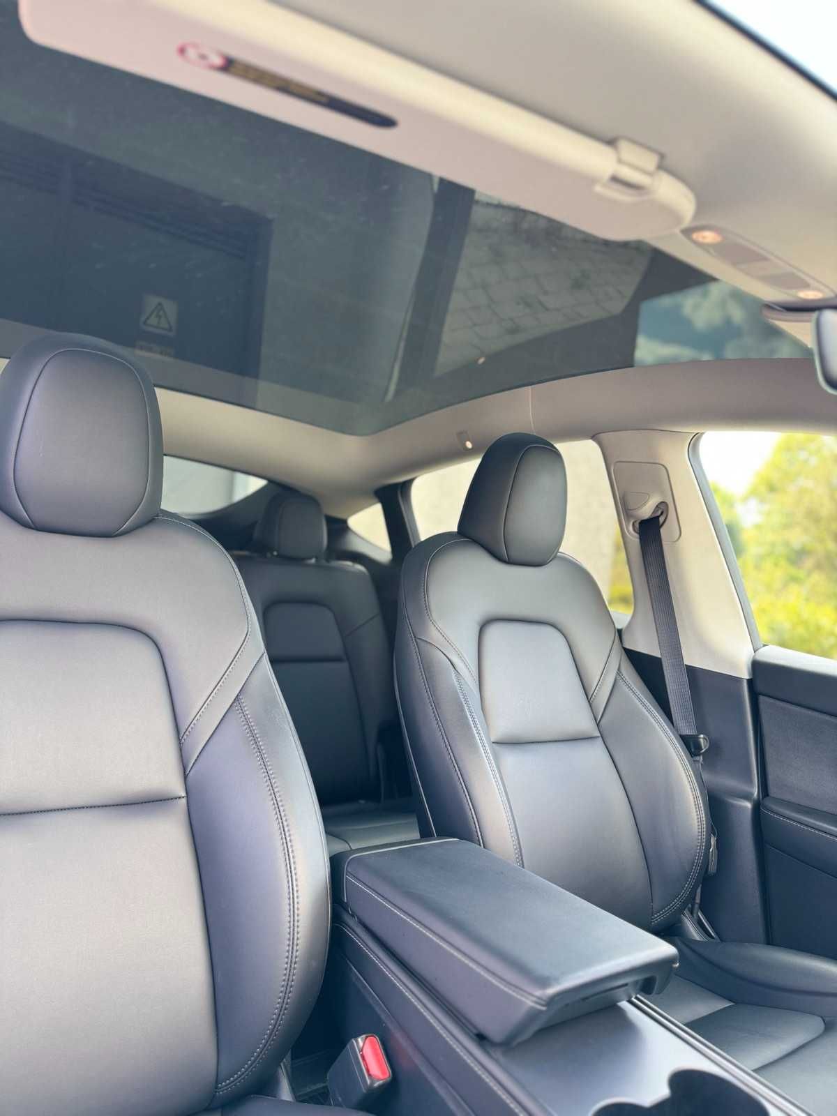 Tesla Model Y 2024