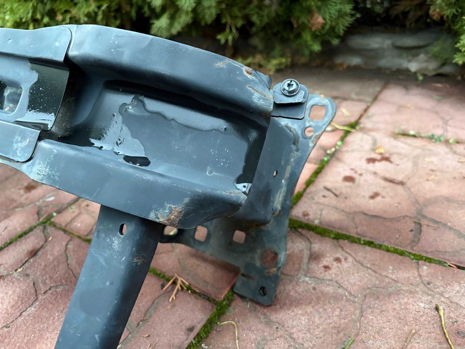 Підсилювач переднього бамперу VW Passat B8 (з кріпленням під радар)