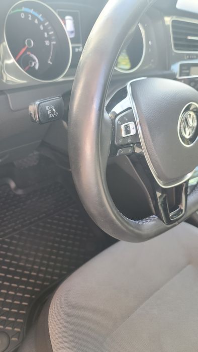 Продам E-Golf 2016р