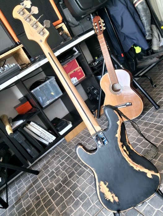 Baixo Precision Bass  fretless relic