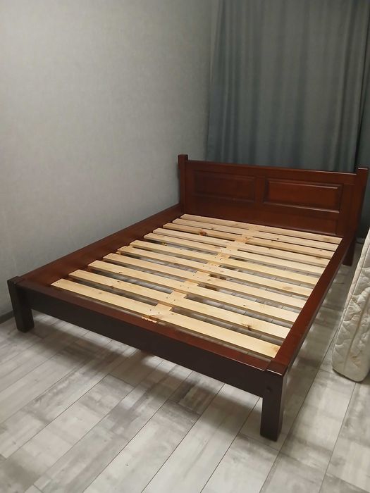 Деревяне ліжко під матрац 160 на 200