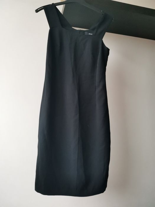 Sukienka czarna reserved