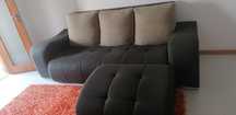 Sofa com 3 lugares  2 puffs pequenos e um grande