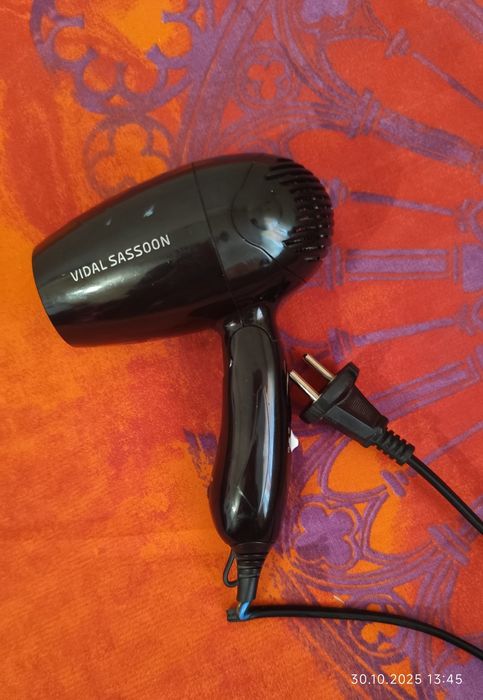 Фен робочий дорожній чорного кольору 1200W vidal sassoon складний