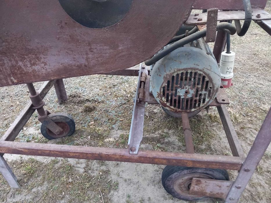 Piła, pilarka, krajzega, stołowa, silnik.