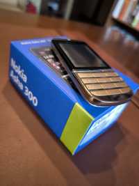 Nokia Asha 300 на запчастини