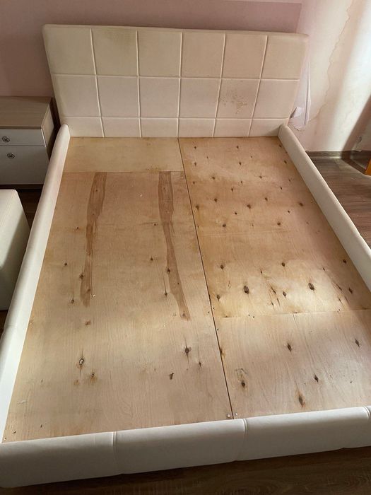 Продам: ліжко двохспальне, з матрацом