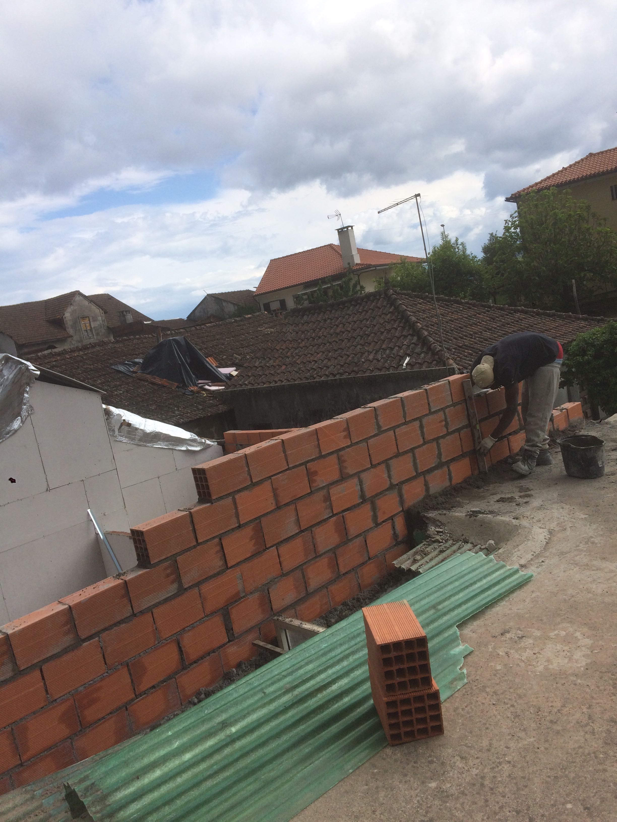 Trabalhos de remodelação e construção civil