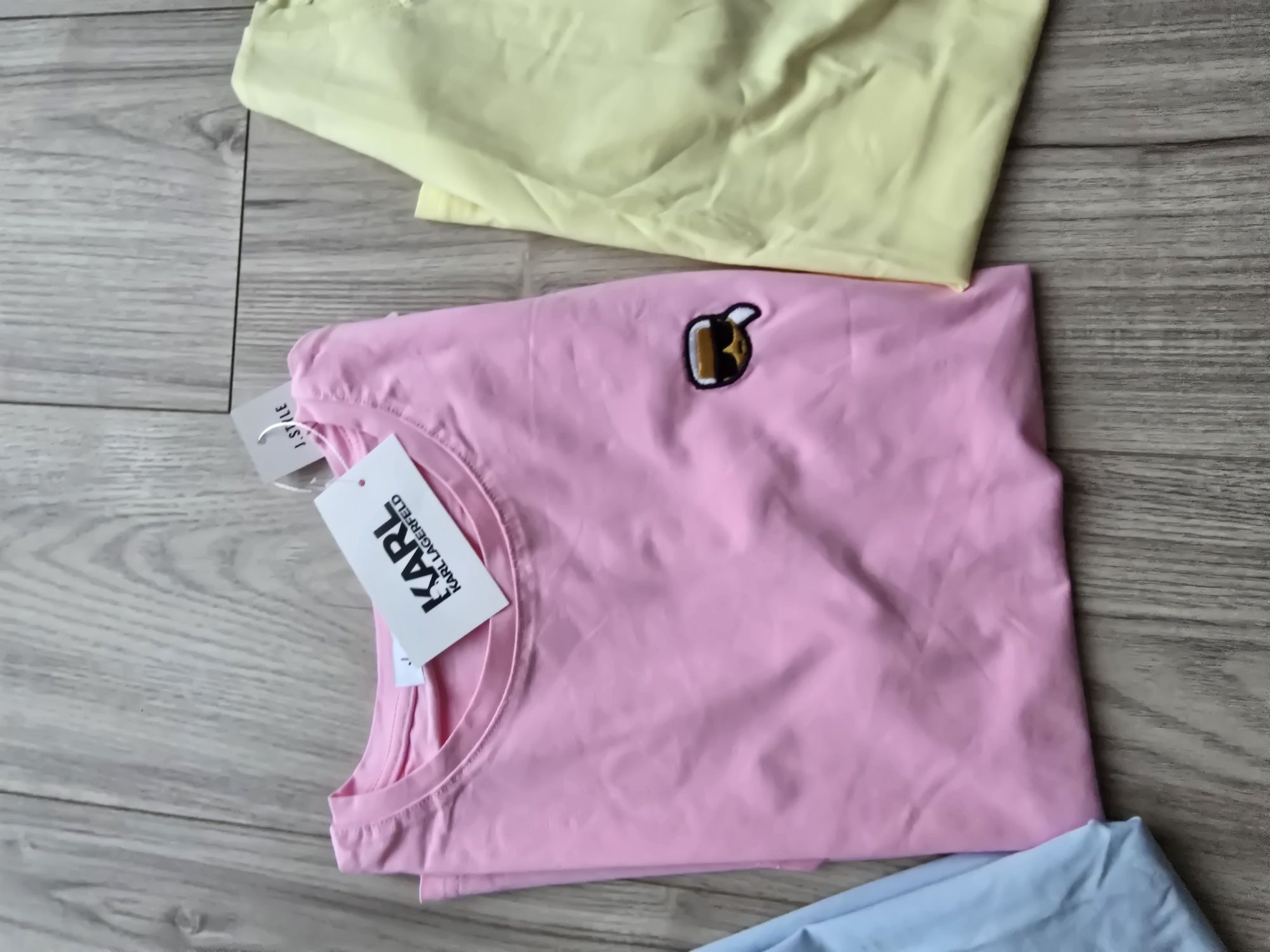 T-shirt karl mała naszywka
