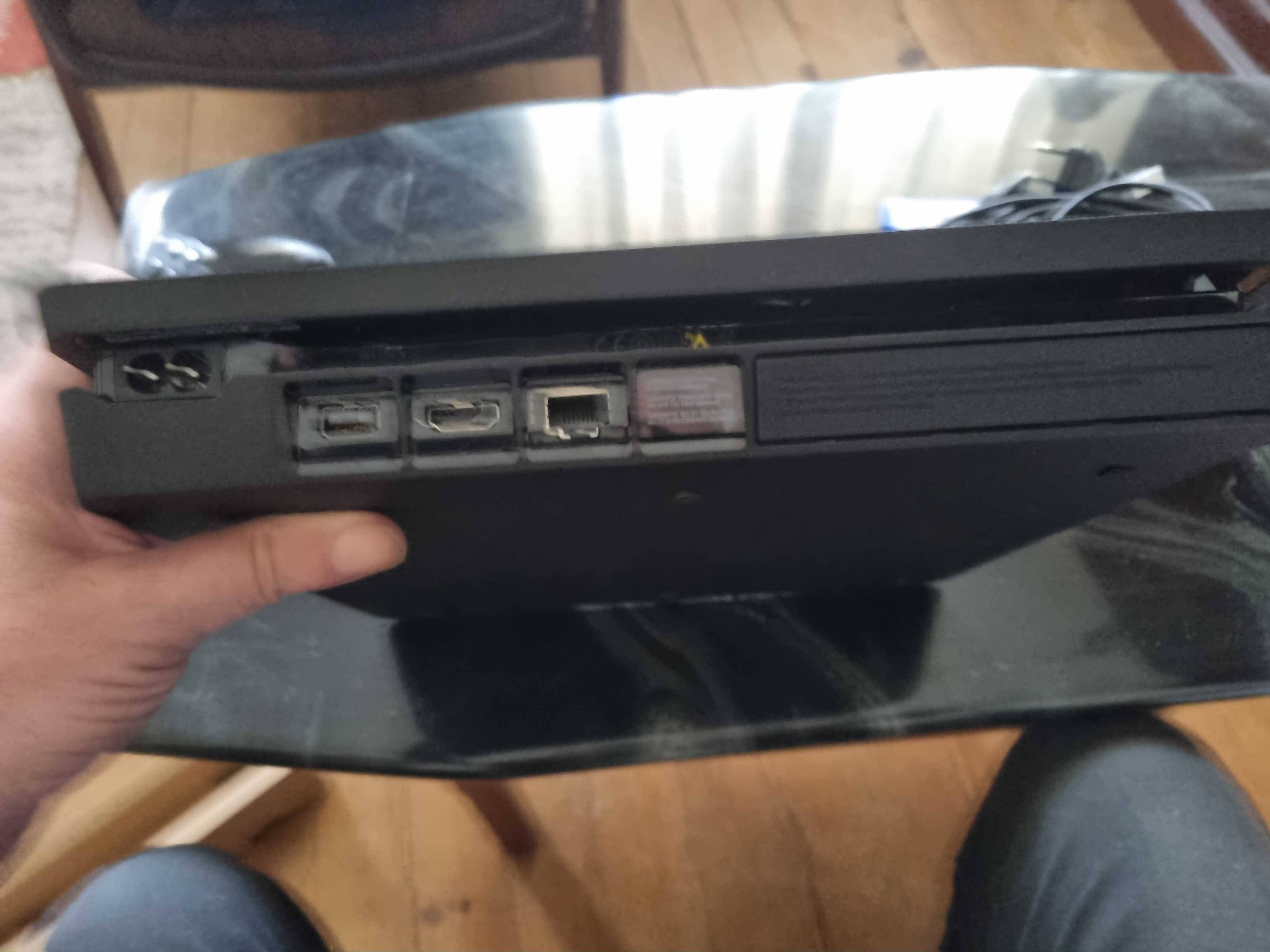 Playstation 4 slim com 1TB versão de firmware 10.50 (desbloqueavel)
