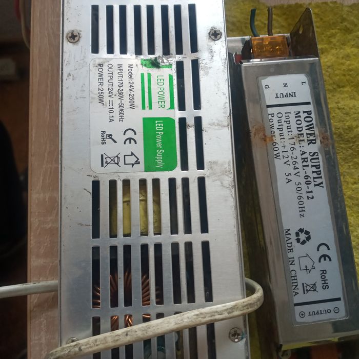 Продам блоки  питания  12  в  24  в