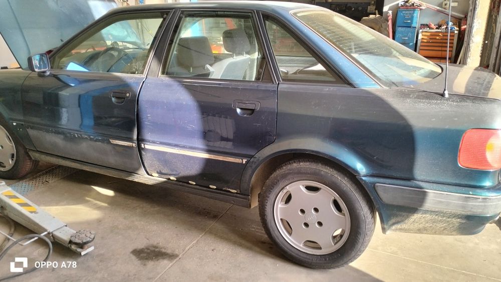 Części Audi 80 B4 1992  Bezyna Maska  przód Błotniki zdrrzak
