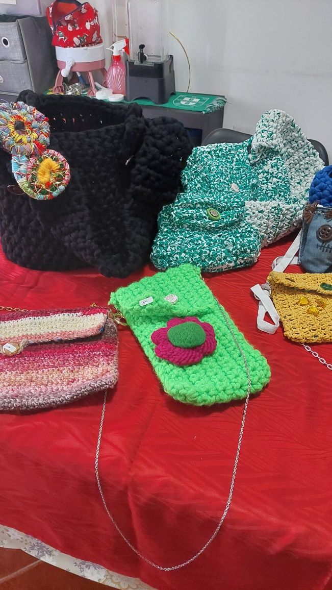 Carteiras em Tricô e Cestaria