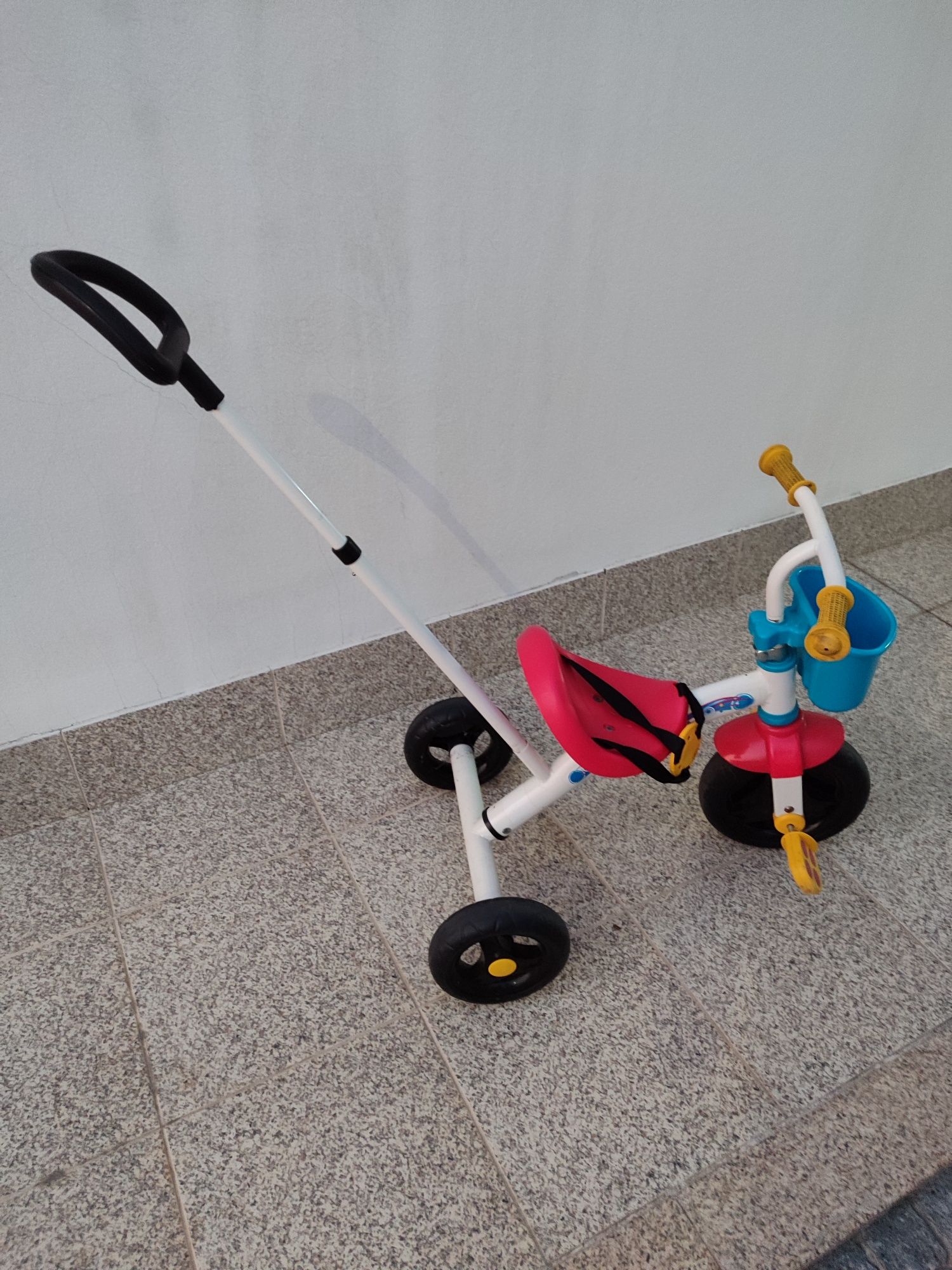 Triciclo Chicco em bom estado