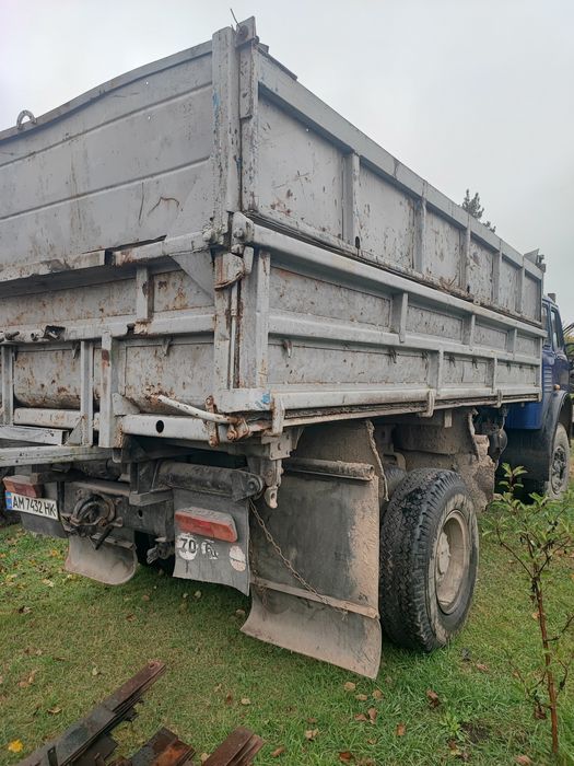 Автомобіль МАЗ самоскид