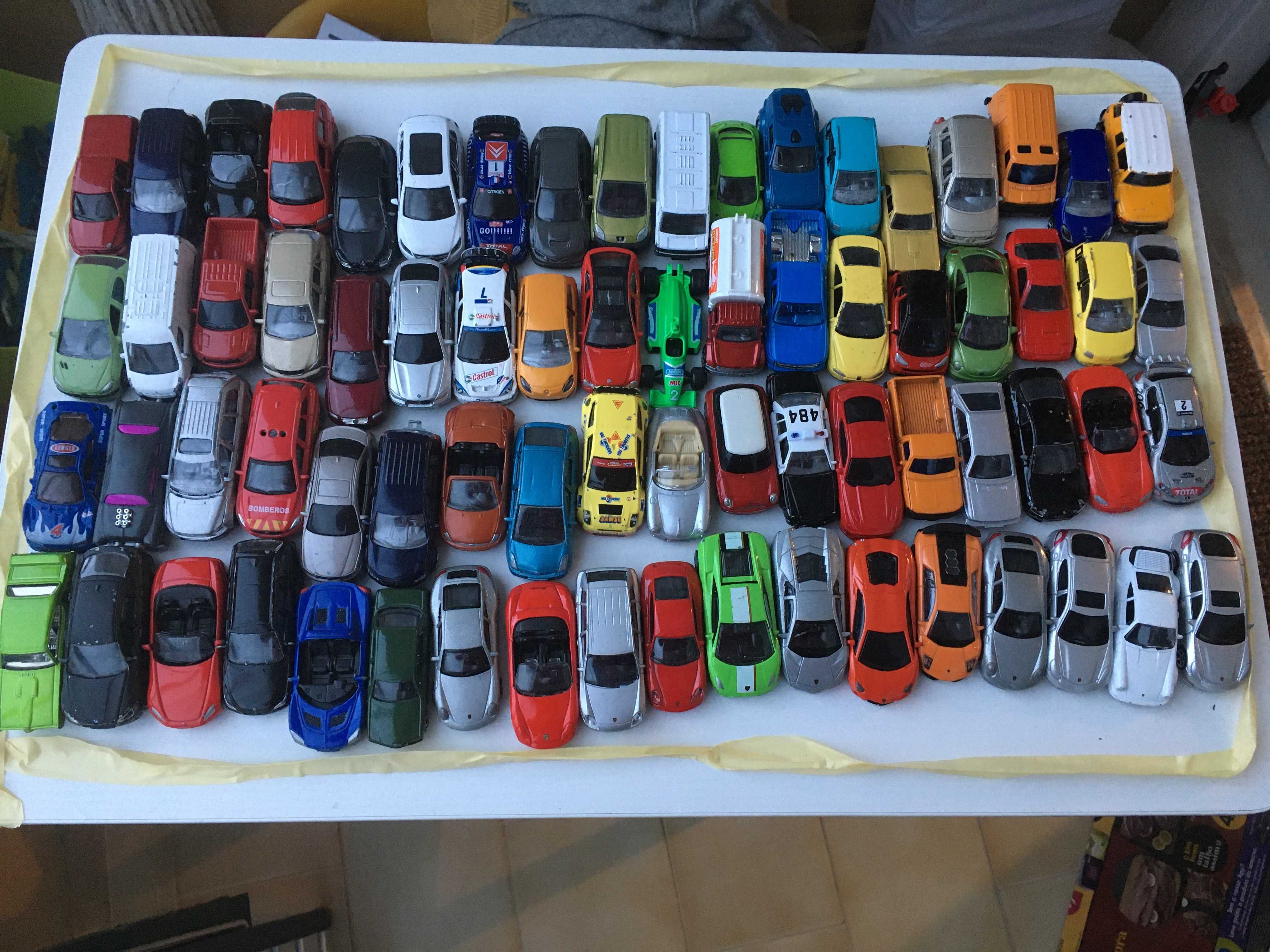 Carros de brincar, várias marcas e modelos, compra mínima 15 carros.
