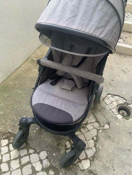 Carrinho de bebé novo