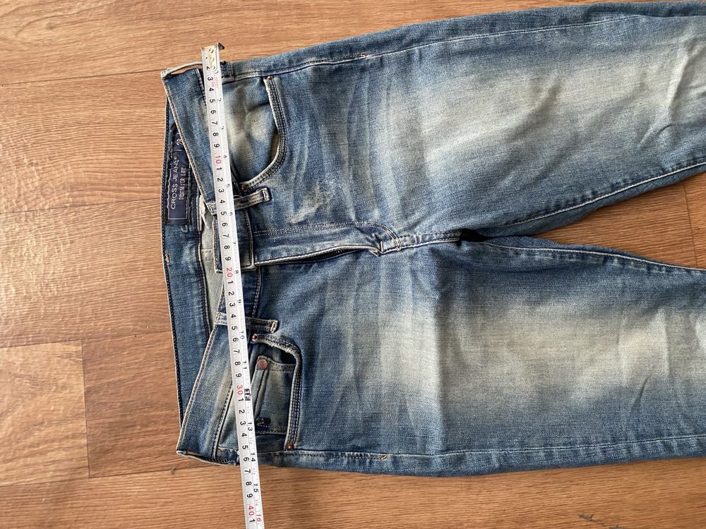 Узкие рваные джинсы М-S
